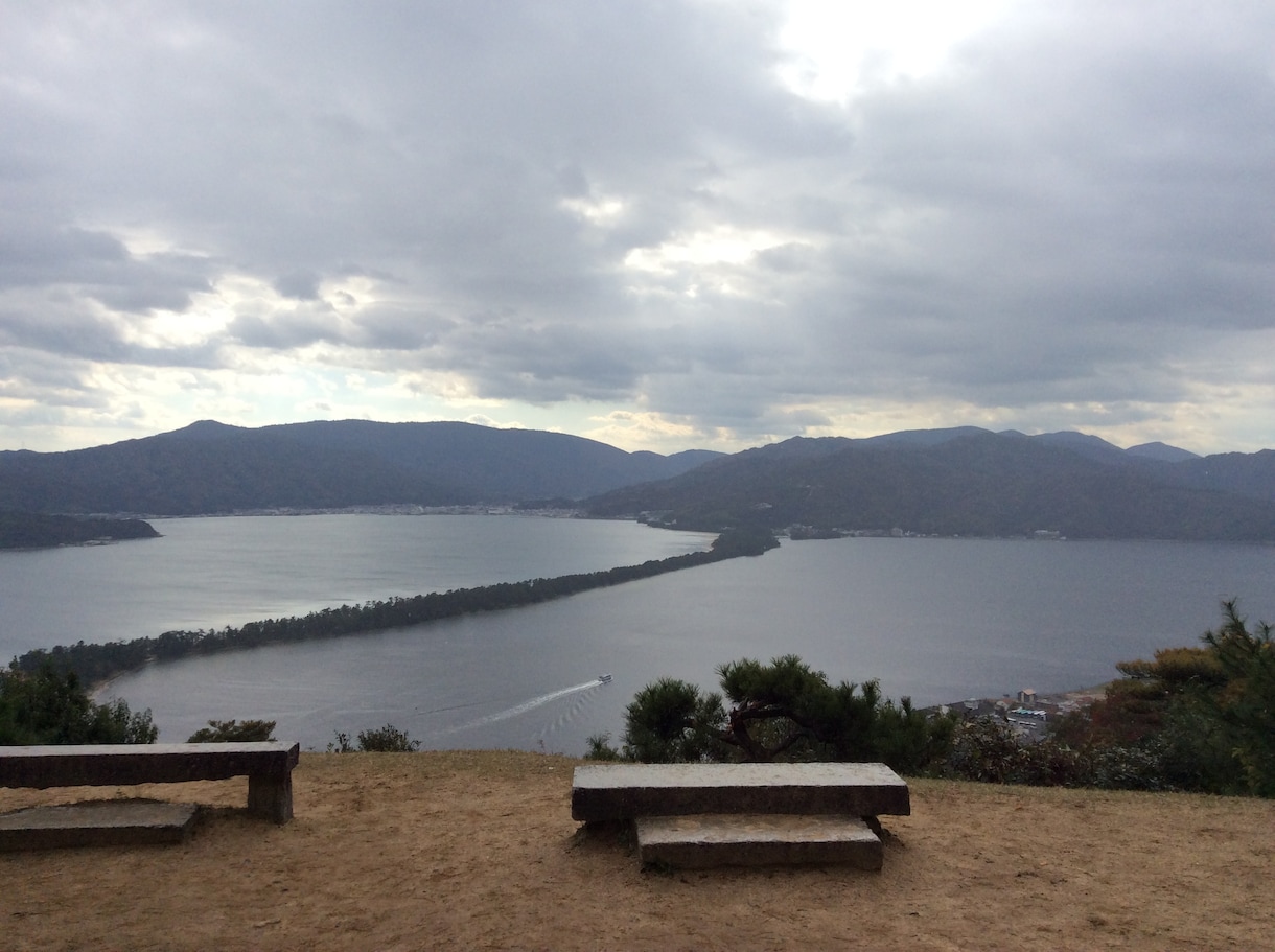 幸せになるお手伝い、困った時の相談所。タロットカードとオラクルカードで、お悩み解決の糸口を探します。 イメージ1