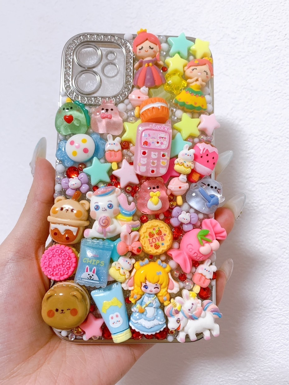 iPhoneケースやiQOSケース等をデコります 世界に一つだけ！オーダーメイドのキラキラアクセサリー イメージ1