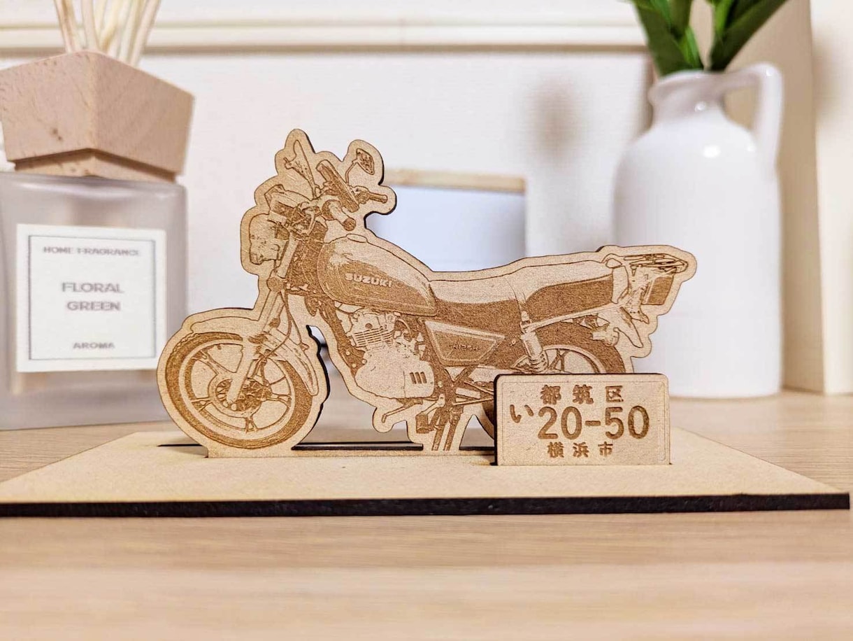愛車の思い出を形に！ 車・バイクスタンド作成します 大切な愛車をアートに！レーザー刻印で作るオリジナルスタンド イメージ4
