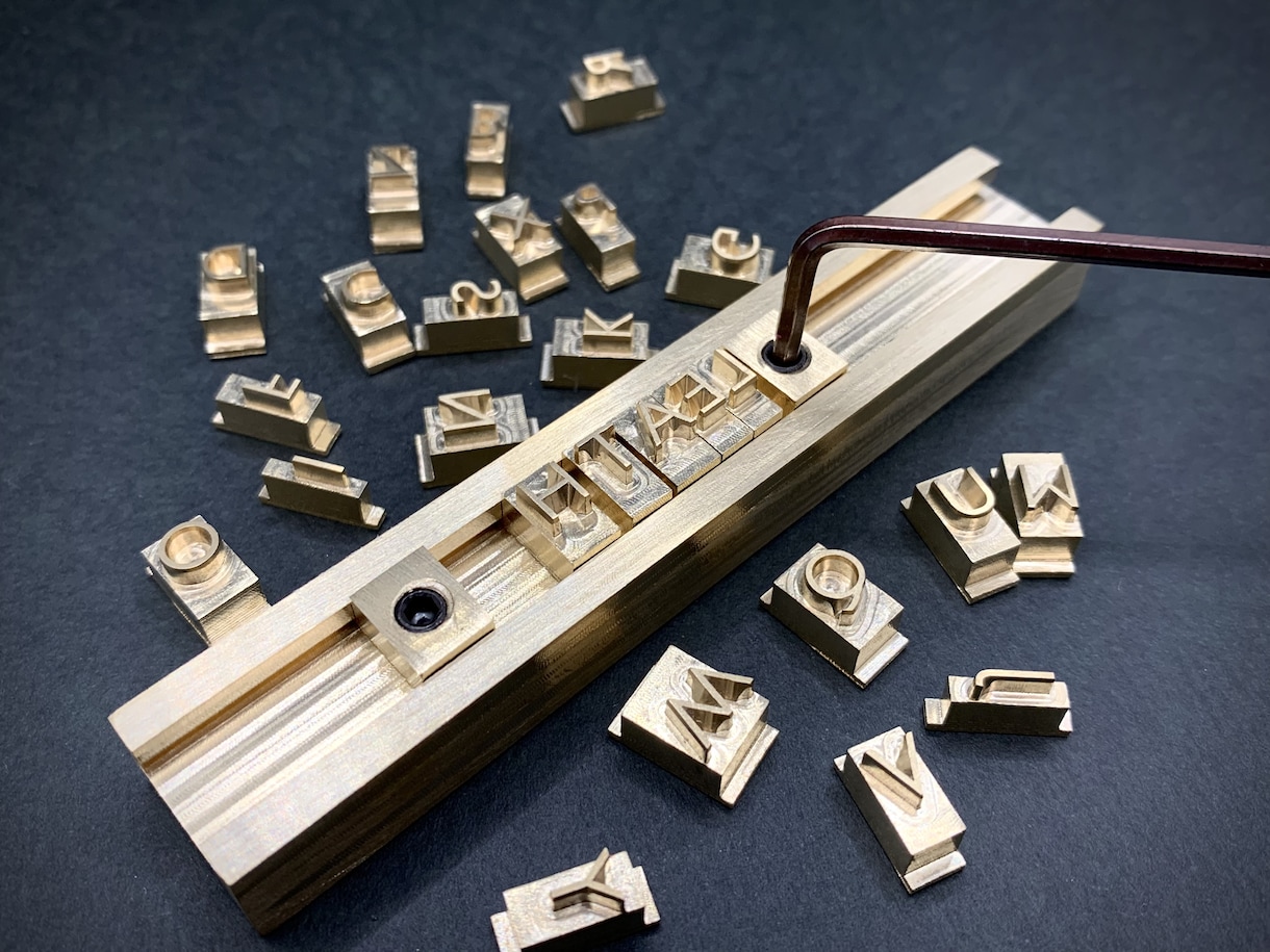フォント指定自由！アルファベット刻印を製作致します お好きなフォント、お好きなサイズで製作承ります。 イメージ7