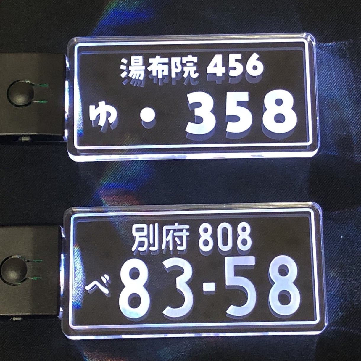 お車のナンバーやご希望の文字を彫刻致します めっちゃカッコイイ‼︎✨光る✨ナンバープレートキーホルダー イメージ4