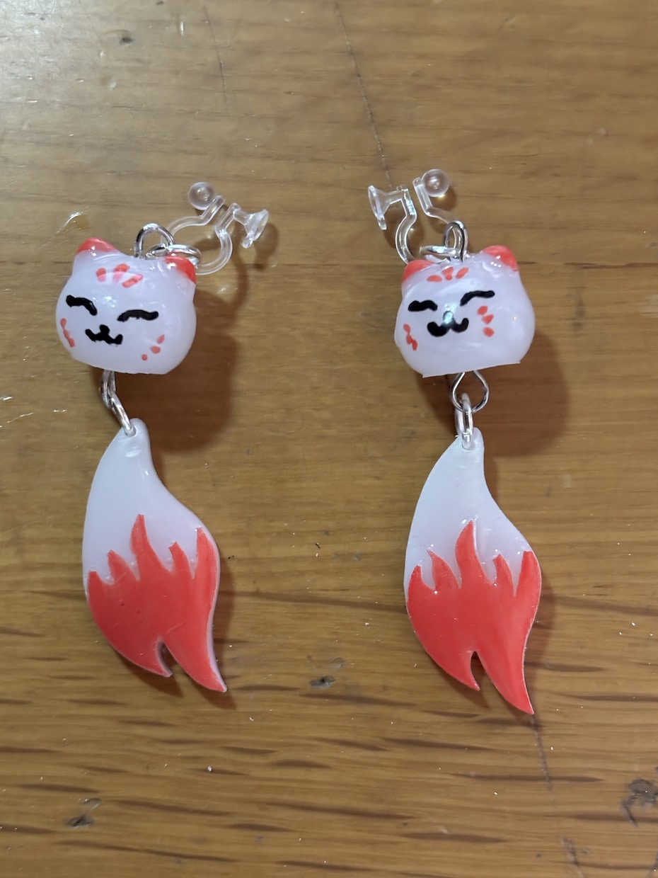 尻尾がゆらゆらの狐お作りします ピアス、イヤリング変更受け付けております。 イメージ2