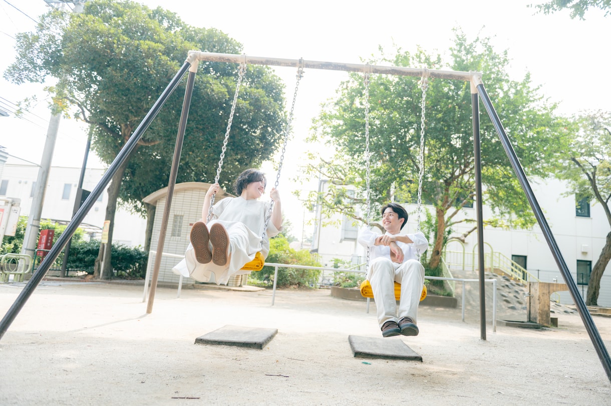 結婚式前撮り｜自然な雰囲気で撮影します 自然でおしゃれな、ありのままのお二人らしさを イメージ4