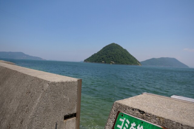 不要物消去します 写りこんでしまったものでも削除して背景合成します。 イメージ6