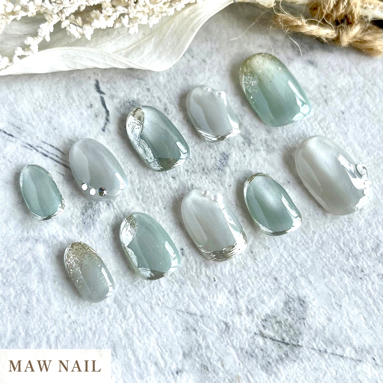 水光ミントブルーのネイルチップの現品販売しています オリジナルブレンドのカラーとデザインであなたの日常に彩りを イメージ1