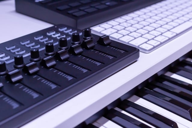 歌ってみたのMIXを承ります ピッチ調整、タイミング補正、ハモリ生成、音声加工、ノイズ除去 イメージ2
