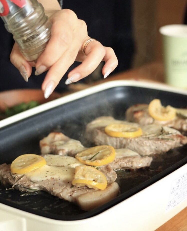 ハンドネイル、ネイルモデル、手タレ承ります アラフィフのハンドモデルです！飲食にイメージに合わせます！ イメージ1