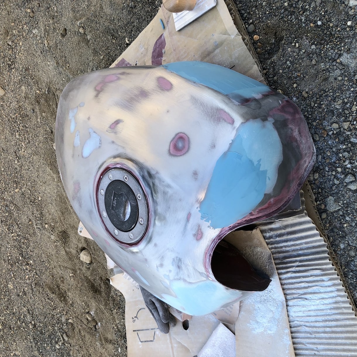 バイク外装、タンク凹み修理いたします ★凹んでしまったタンク、削れてしまったカウルなど修理塗装★ イメージ1