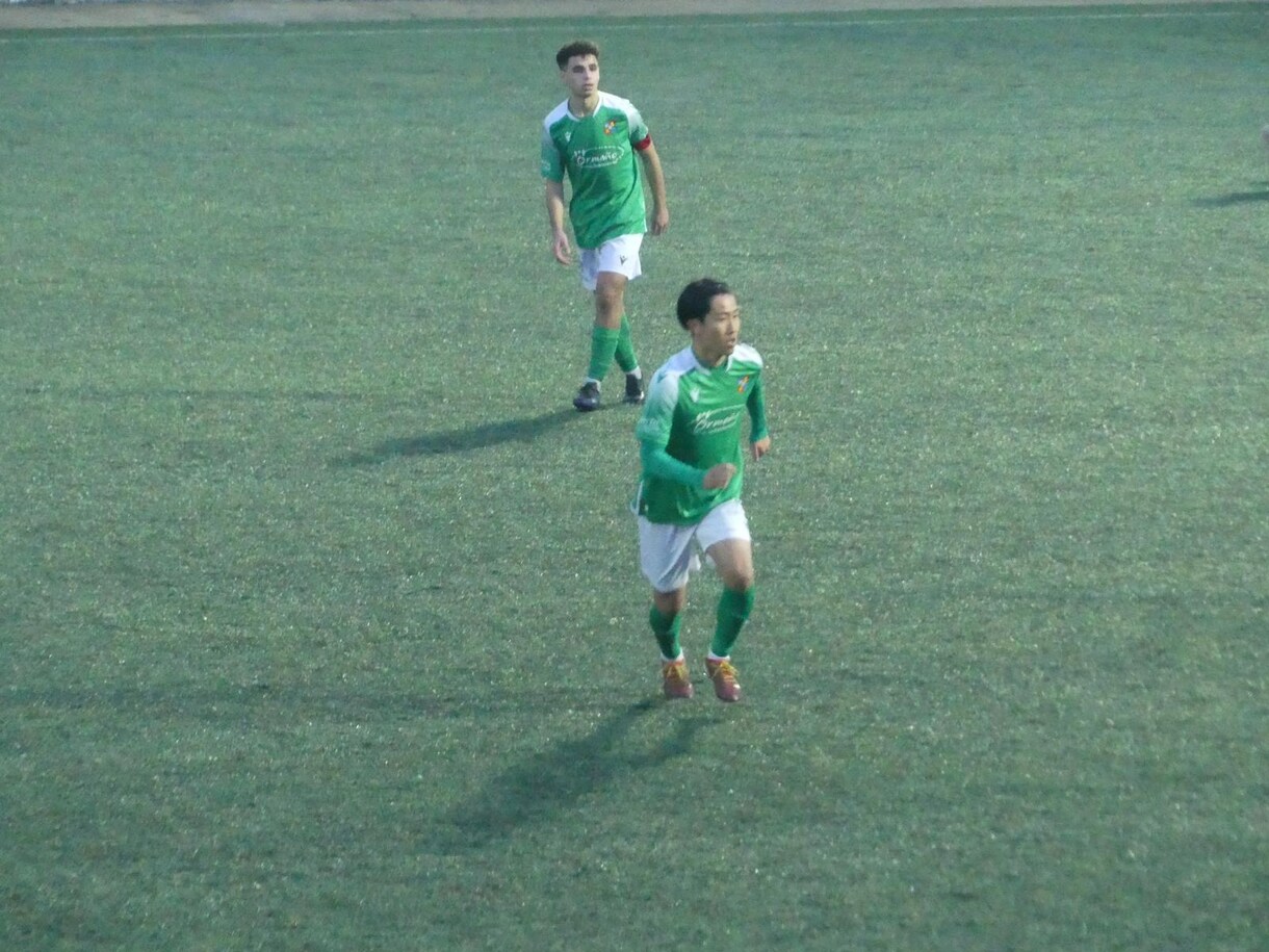 サッカーに特化したトレーニングを教えます 現役スペインリーガーが教えるサッカー選手のためのトレーニング イメージ1