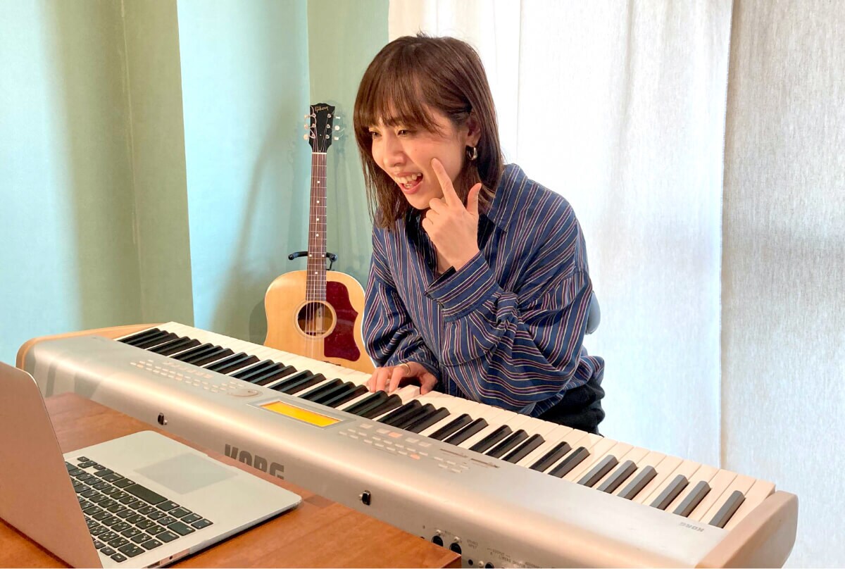 歌ってる動画を送るだけ！気軽にボイトレができます AKB48にも楽曲提供したプロが教える歌の添削レッスン！ イメージ1