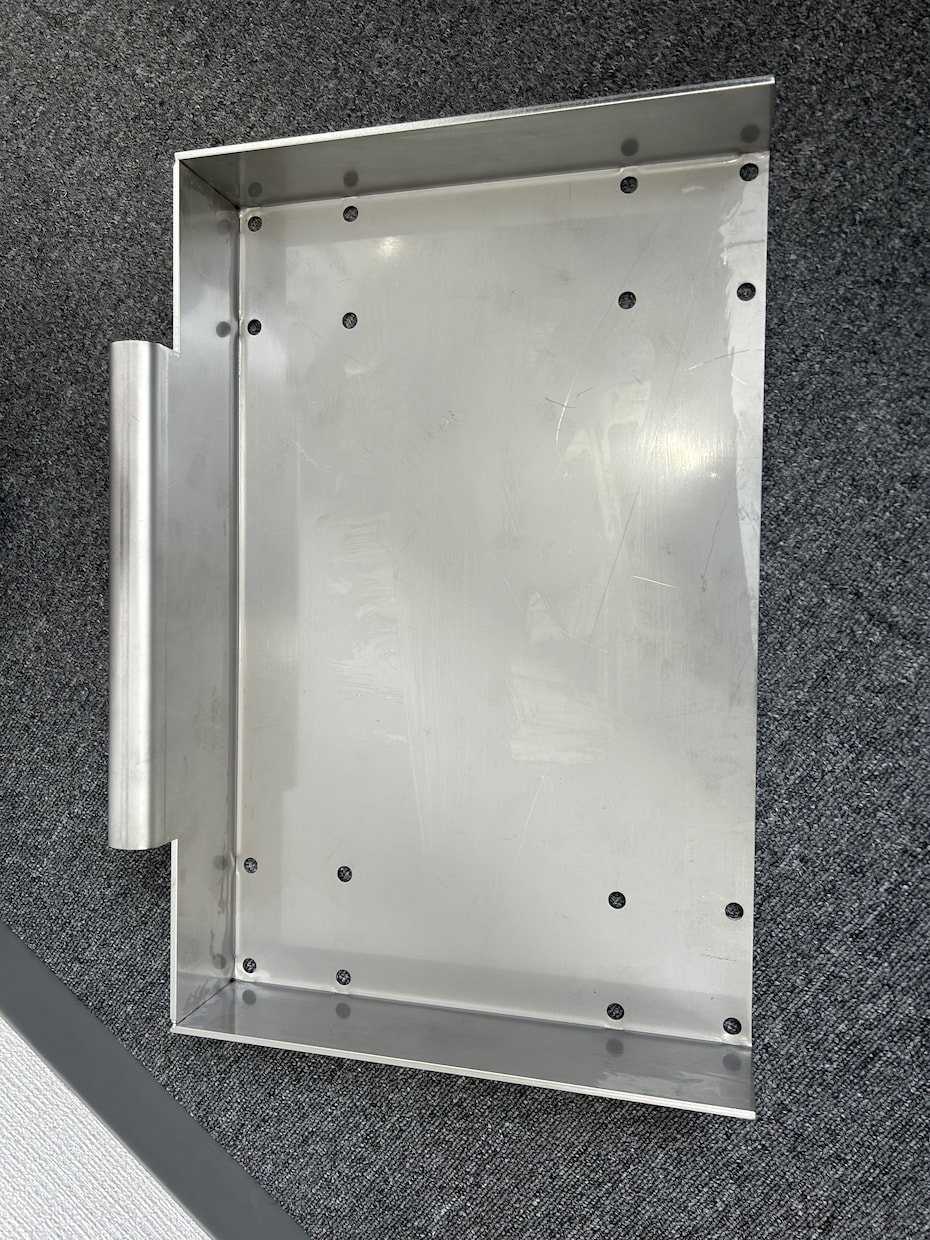 鉄、ステンレスなど金属製品製作します レーザー、溶接などで金属製品を製作、加工します。 イメージ5