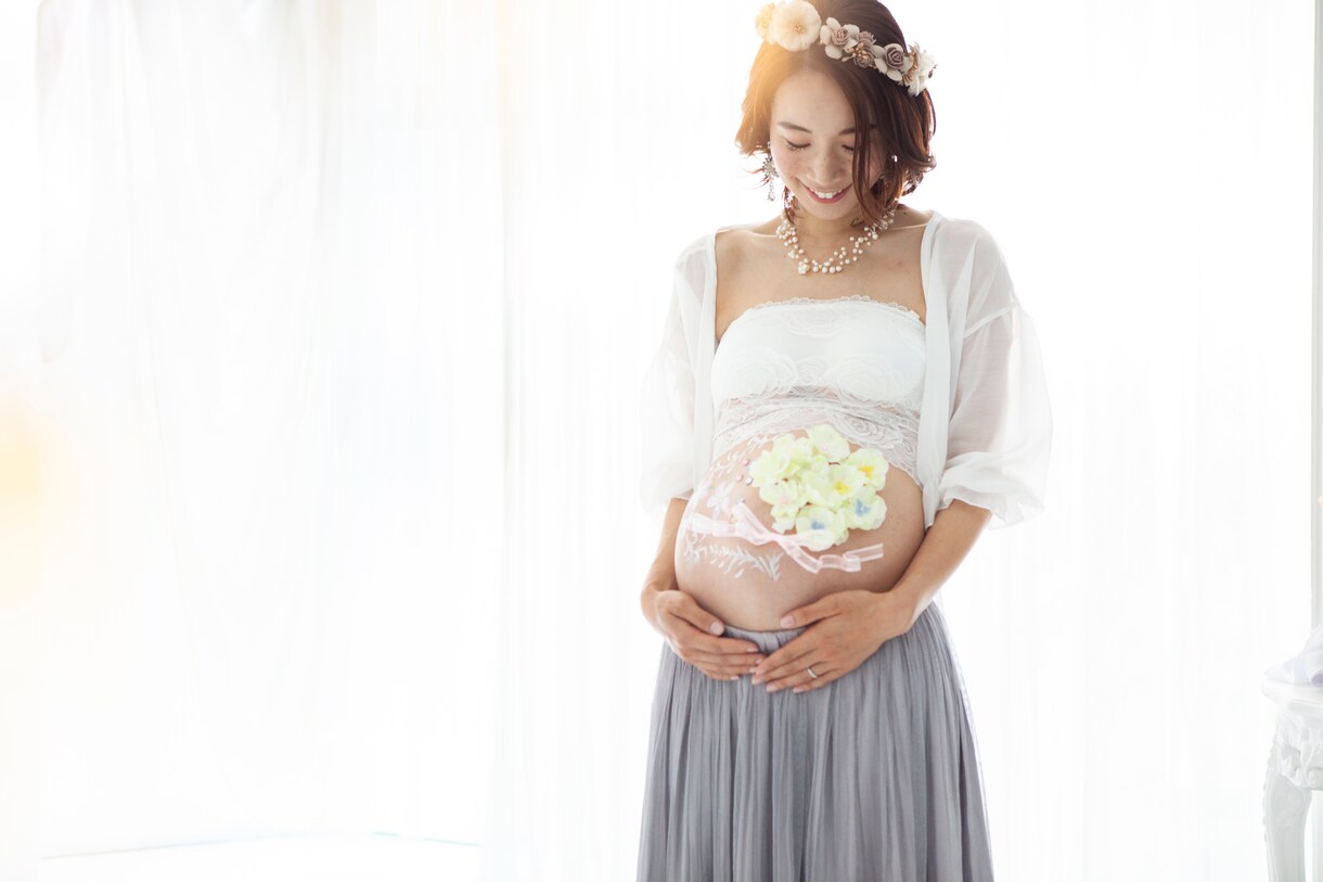 CM撮影のプロが美しいマタニティフォトを撮影します 一流の照明技術で残す神秘的な姿。広告クオリティを一生の記念に イメージ1