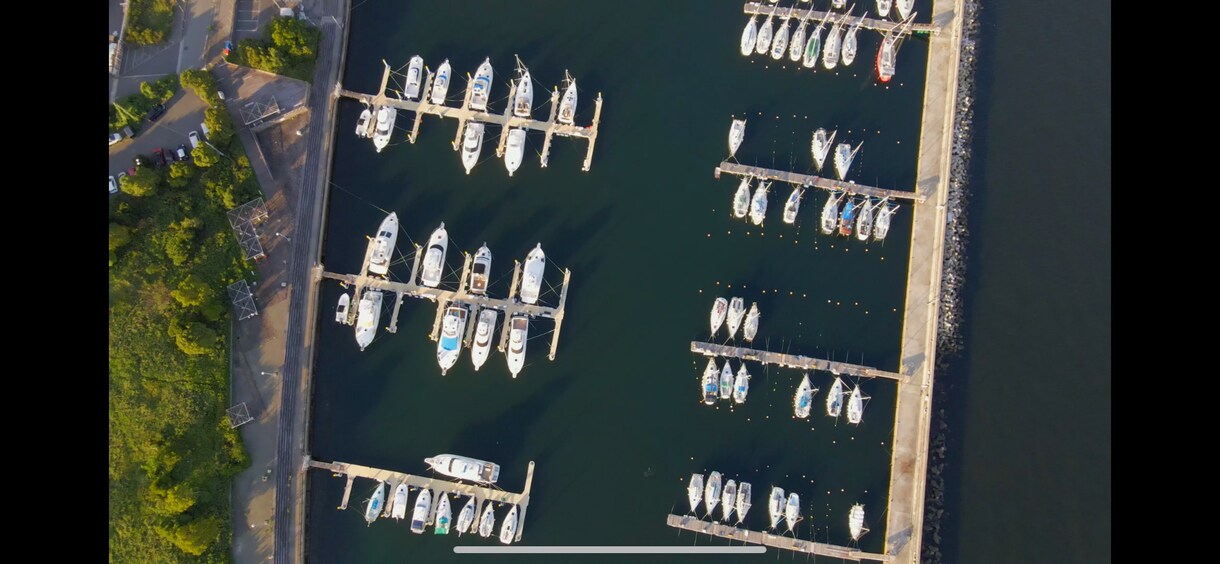 ドローン技術認定者が綺麗な映像を空撮します イベントの撮影、屋根の点検作業など幅広く活用できます！ イメージ5