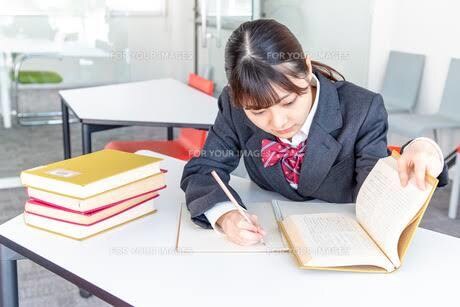 成績の伸びる勉強の仕方をアドバイスします 偏差値を28伸ばした現役医学部の私が教えます！ イメージ1