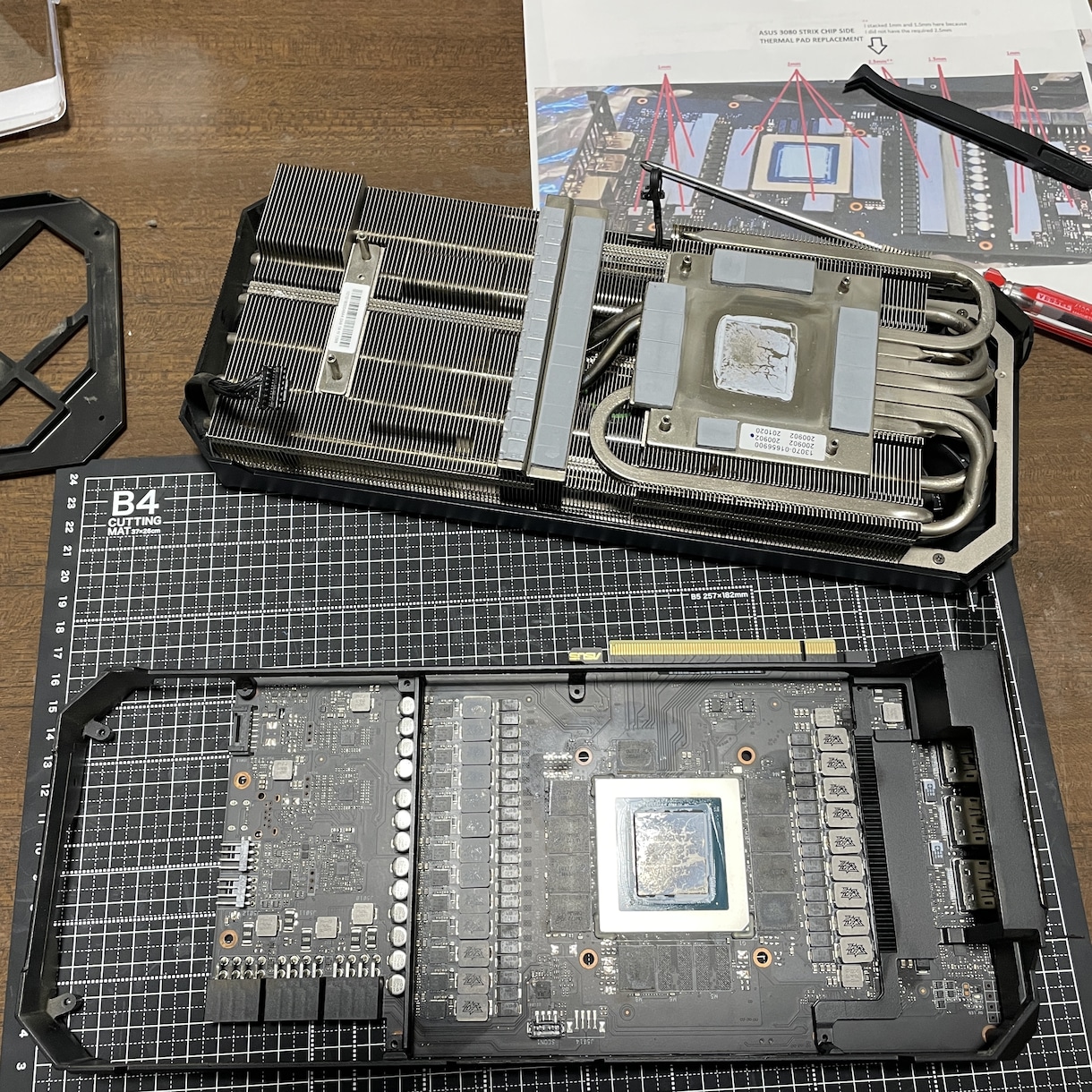 グラボ グリス.サーマルパッド交換します 温度が気になるグラボのメンテナンス作業を行います。 イメージ2