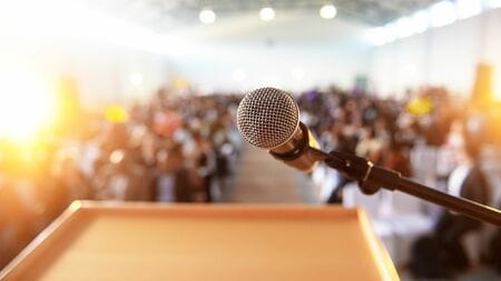 お相手の面目を躍如させるスピーチや弔辞を作成します 冠婚葬祭でスピーチを頼まれるという意味は… イメージ1