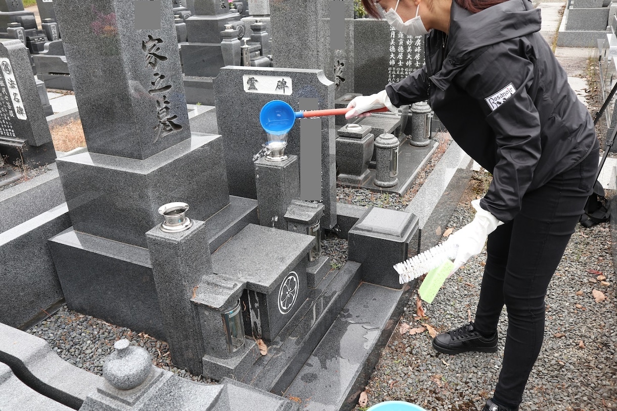 京都市内のお墓参りを代行します 花屋だから出来るサービスを提供します イメージ2