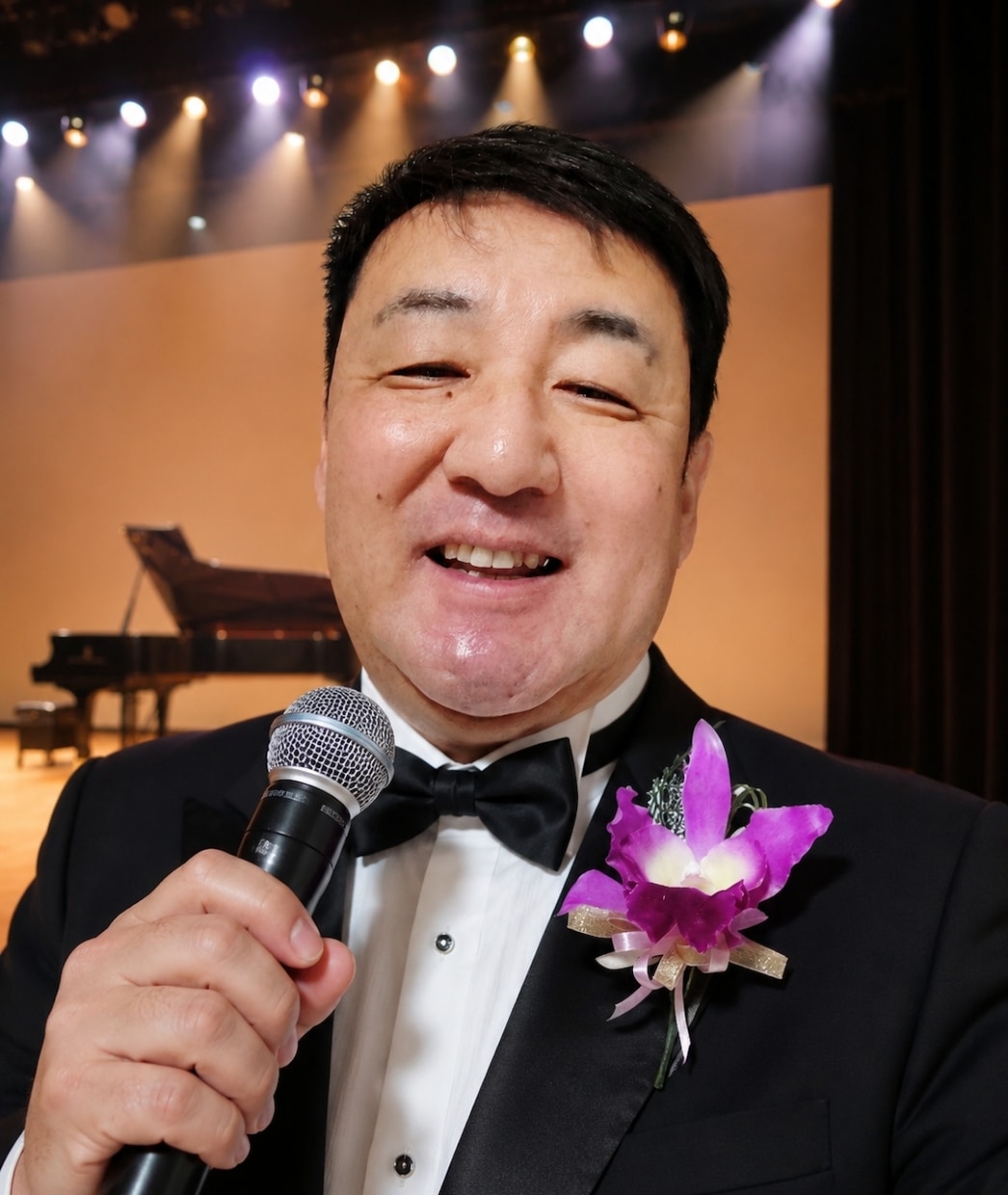 BSフジやQVC出演MCです。安定の司会いたします 田園の風の中で太めのMCが喋りでその場所を癒します。 イメージ3