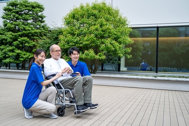 不要物消去します 写りこんでしまったものでも削除して背景合成します。 イメージ3