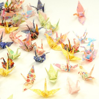 折り紙を使って千羽鶴を作るお手伝いをいたします 〜３㎝角の折り紙から対応可能〜 イメージ1