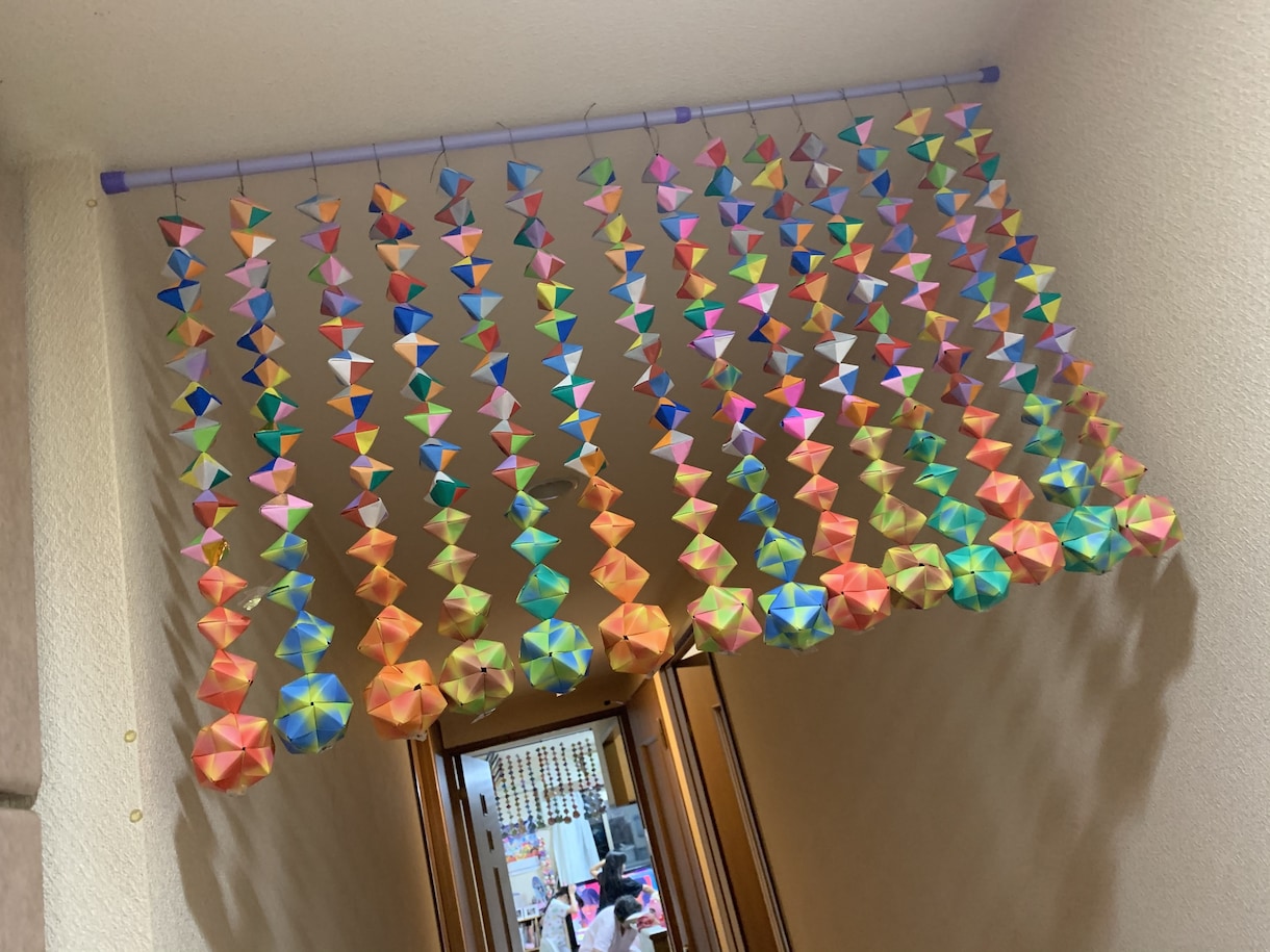お部屋に飾れます おばあちゃんがボケ防止で作りはじめたおりがみのれん イメージ1