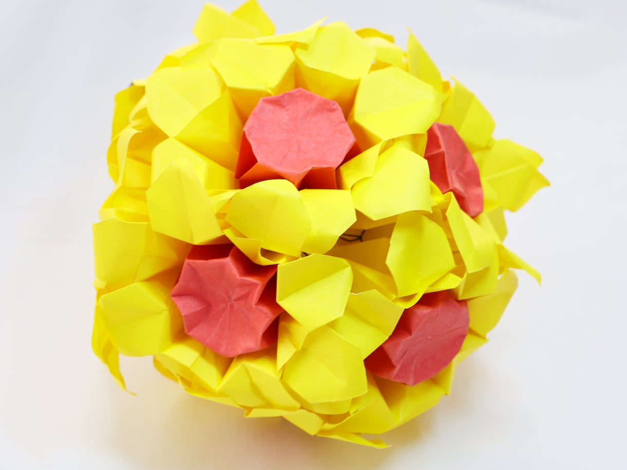 花のくす玉（折り紙）を制作します インテリア、お祝いごと、プレゼントにいかがですか？ イメージ7
