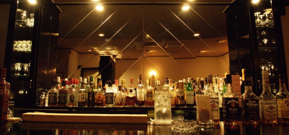 バーテンダーがあなただけのお酒を見立てます お酒の知識、また恋や仕事に疲れた方へ。 イメージ1