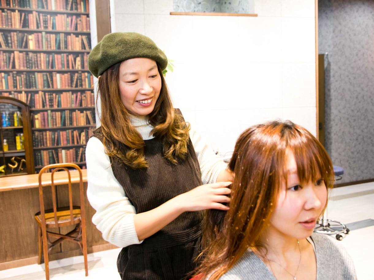 美容師が自宅で簡単にできるヘアアレンジを提案します 美容室で早朝料金を払うのが嫌！！！必見！ イメージ1