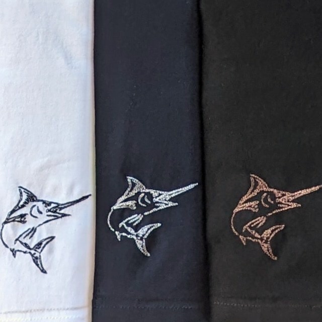 名入れ・オリジナル文字の刺繡Tシャツ作ります 【八重山デザイン賞】受賞のデザイナーがTシャツを作ります♪ イメージ1