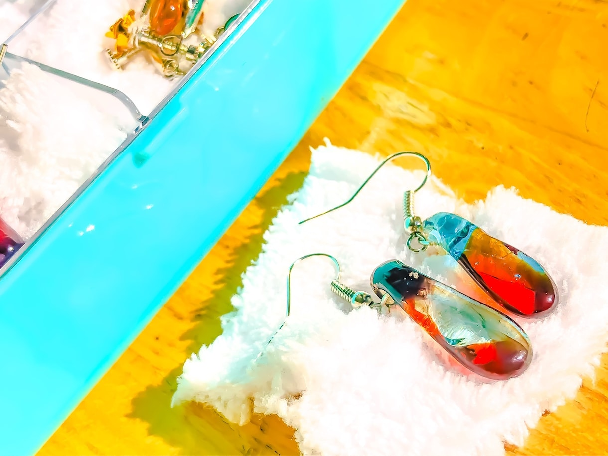 推し色の硝子細工お作りします お洒落な推しの概念アクセでオタバレしない安心擬態！ イメージ2