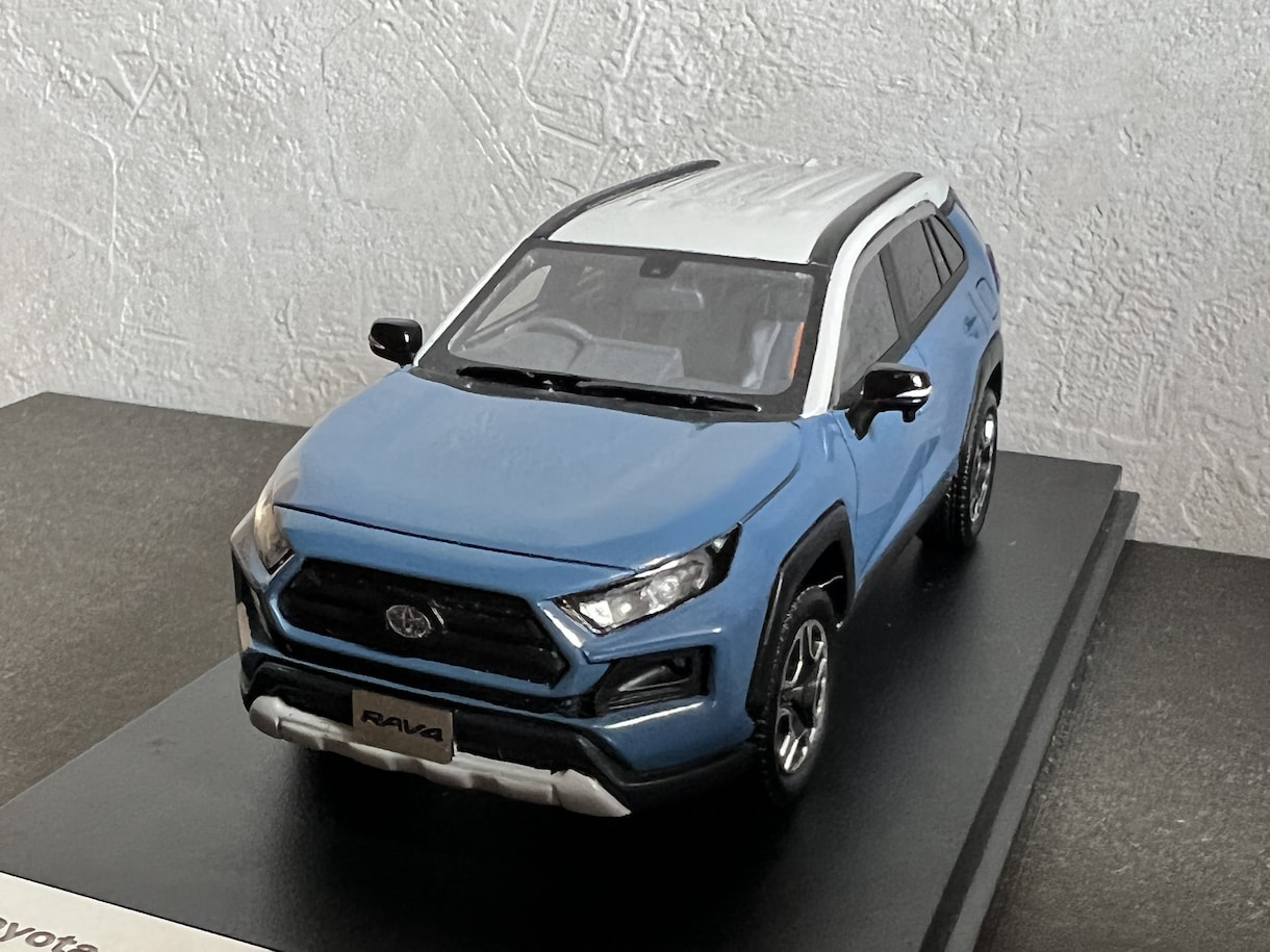 ミニカー(1/43など)のカラー変更をいたします 昔乗っていた想い出の一台をリビングにいかがでしょうか？ イメージ1