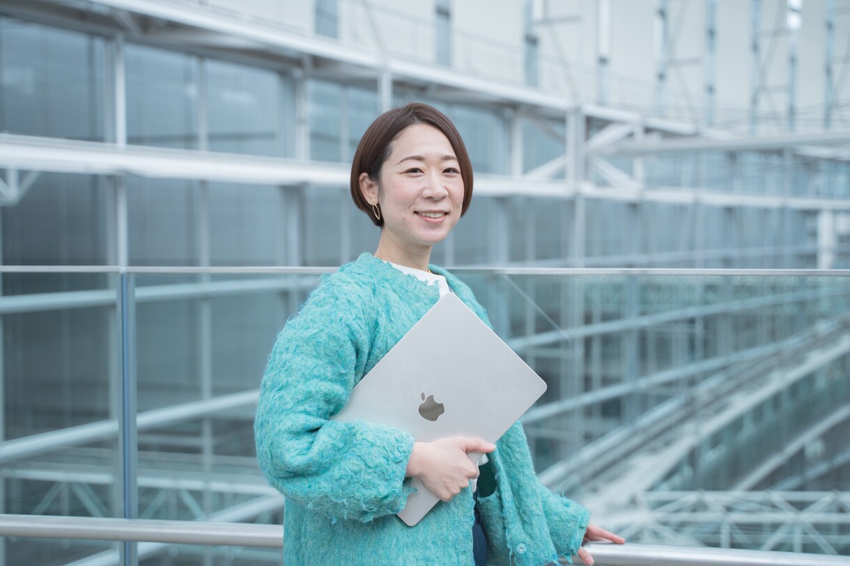 自然な魅力を引き出すプロフィール写真を撮影します 女性フォトグラファーが担当します。 イメージ6