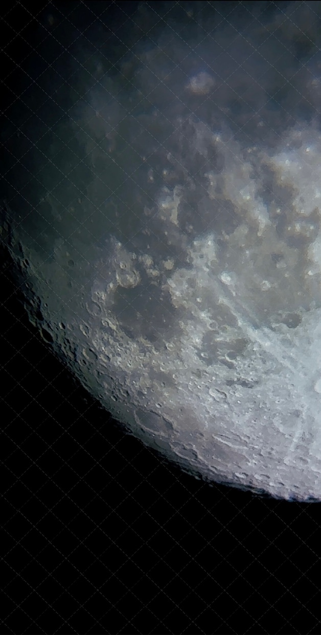 月の写真素材の提供をします 天体望遠鏡で撮った月の写真になります イメージ3