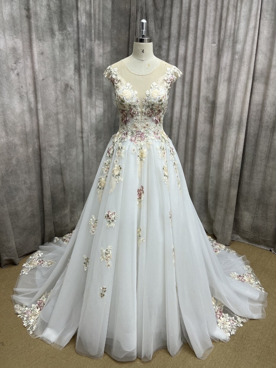 オーダーメイドドレスを制作しております 業者様も個人様も対応致します。45000円からのフルオーダー イメージ9