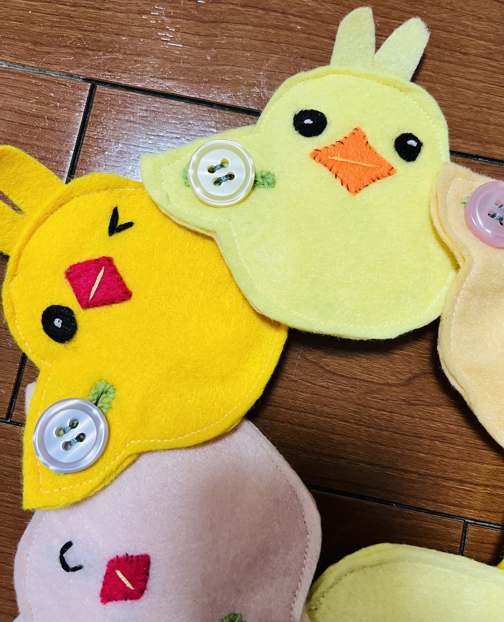 送料込★手作り知育玩具、お子様のおもちゃを届けます ボタン練習おもちゃを一つずつ丁寧に作りました☆ イメージ2