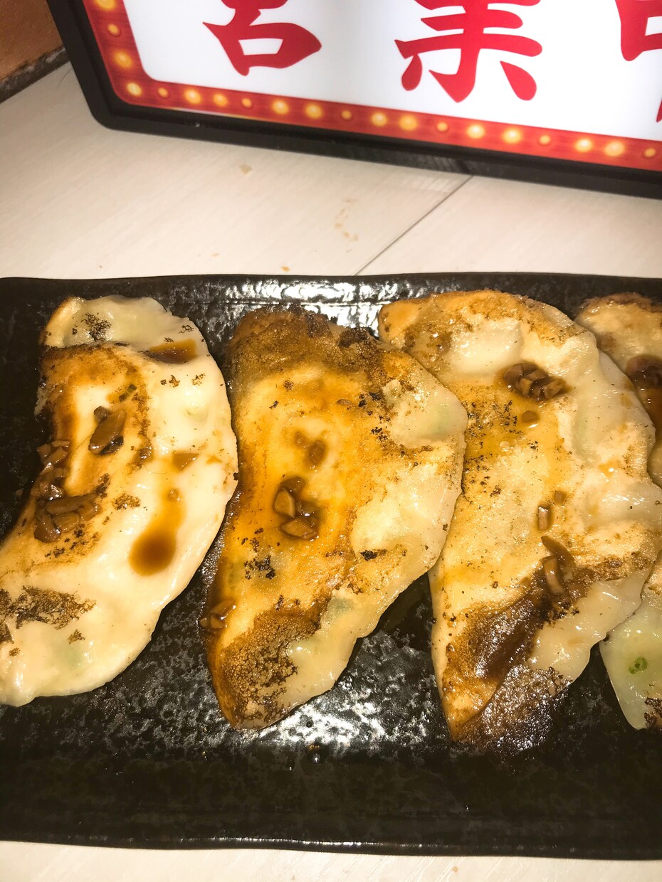 家庭で簡単皮から作る餃子を教えます 皮はモチモチ中はジューシーの餃子を教えます！ イメージ3