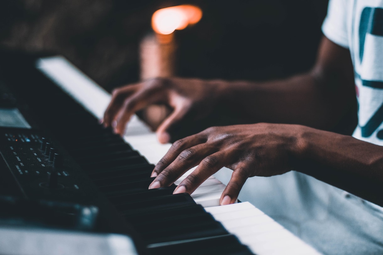 結婚式や発表会で歌う曲のハーモニーを作成します 曲のパート別メロディを作成します。 イメージ1