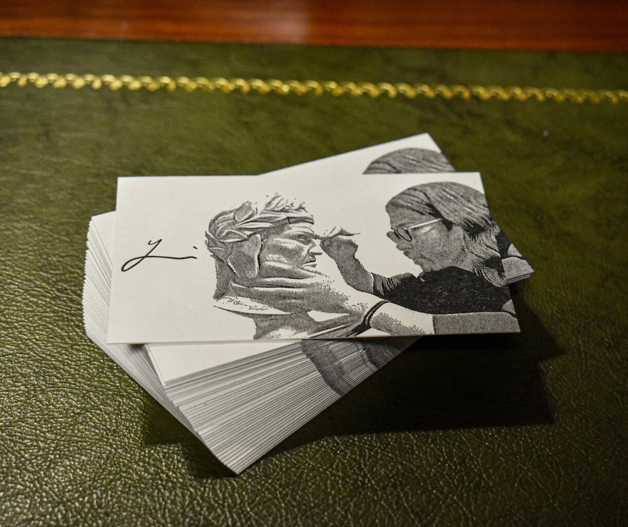 名刺制作承ります 高級紙、箔押し印刷などのワンランク上の名刺で差をつけましょう イメージ1
