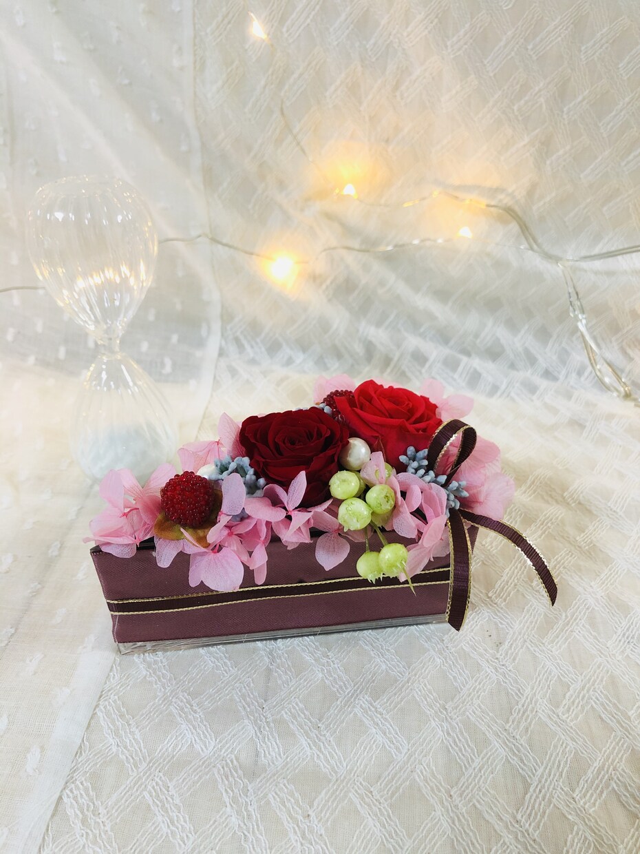 プリザーブドフラワーアレンジメントを作ってます お花のケーキRose✲ショートケーキと同じサイズです✲ イメージ5