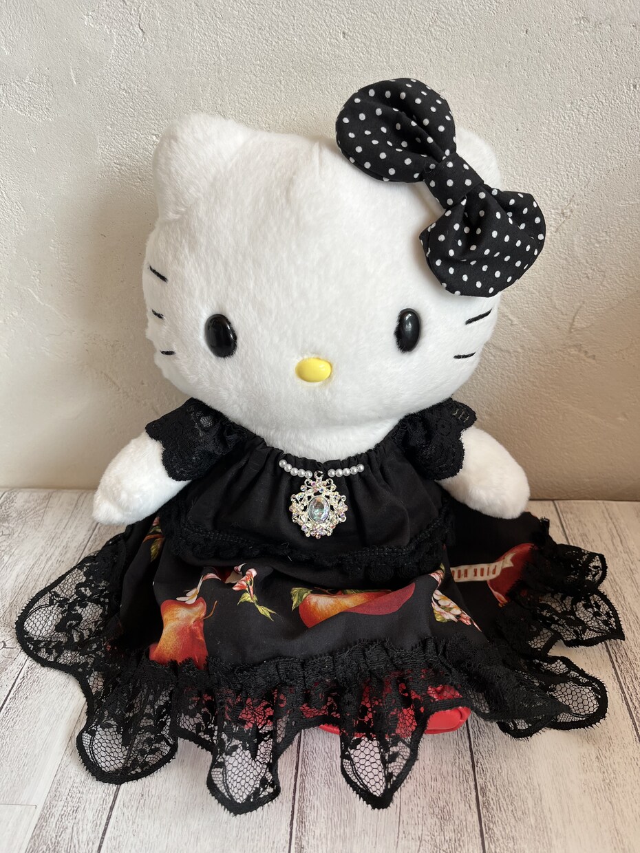 あなたの愛用しているお人形のお洋服お作りします 思い出の布で。あなたとお揃いの布で。世界でたった一つの。 イメージ5