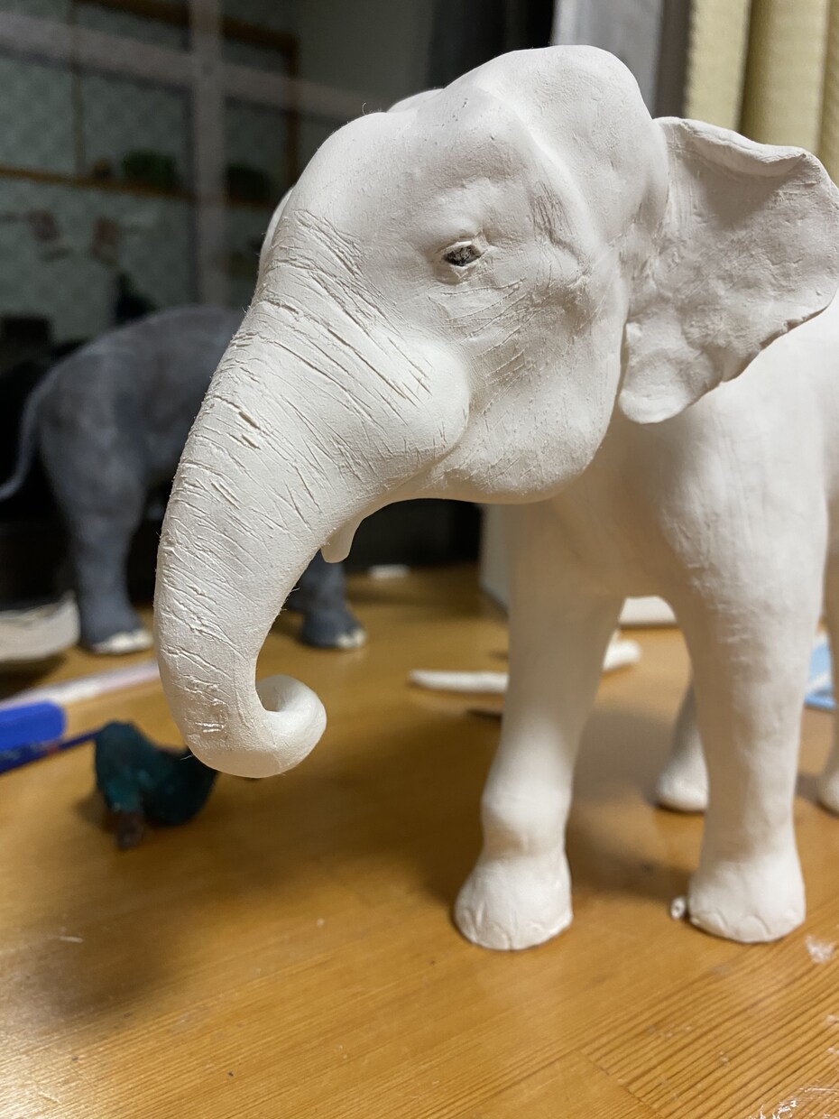 ゾウの置物を作ります 動きや体の形もリアルに作ります。 イメージ2