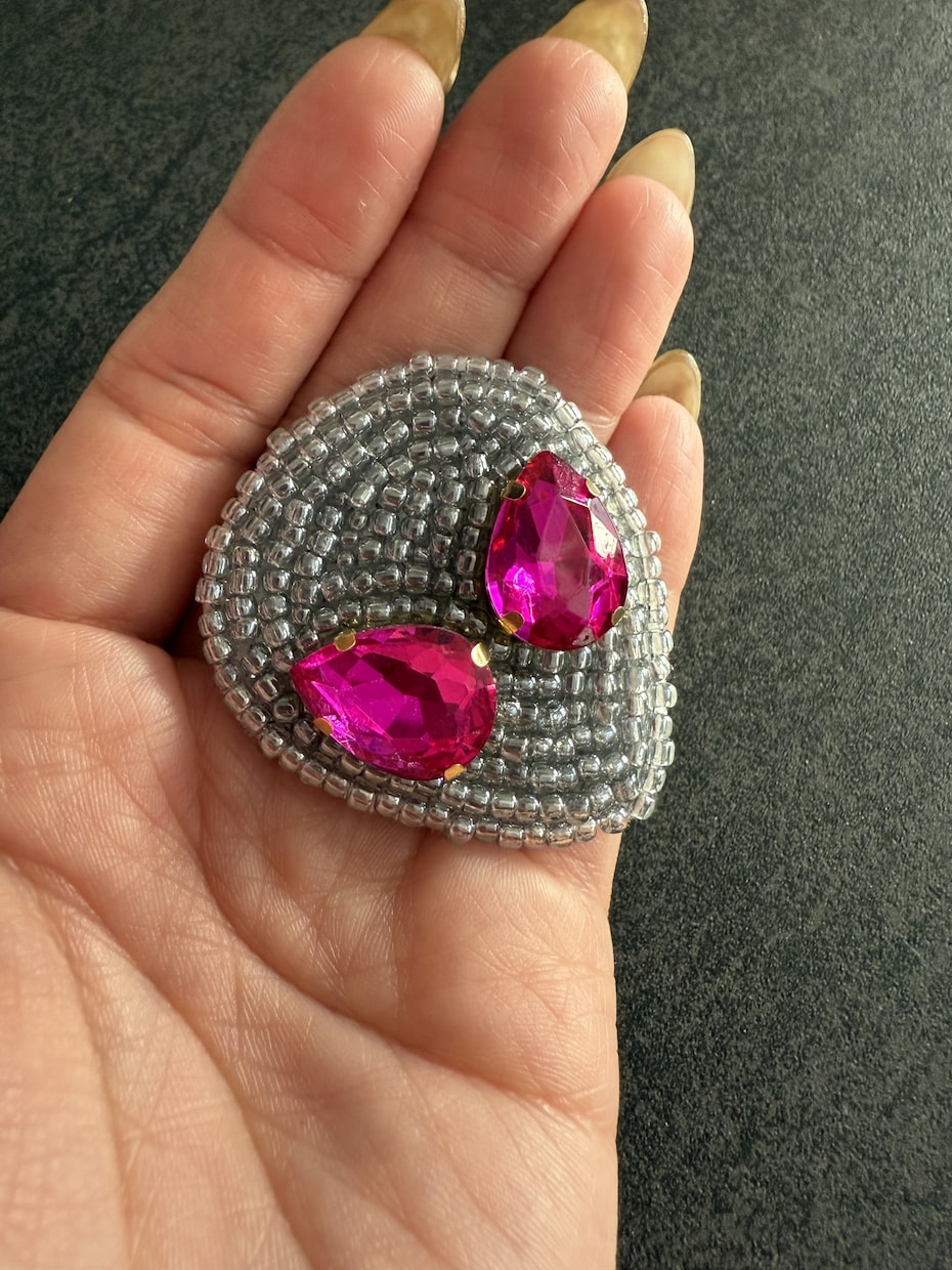 オーダーメイド　ビーズ刺繍ブローチ作成します 世界に一つの作品一つ一つ真心込めて作らせていただいてます。 イメージ2