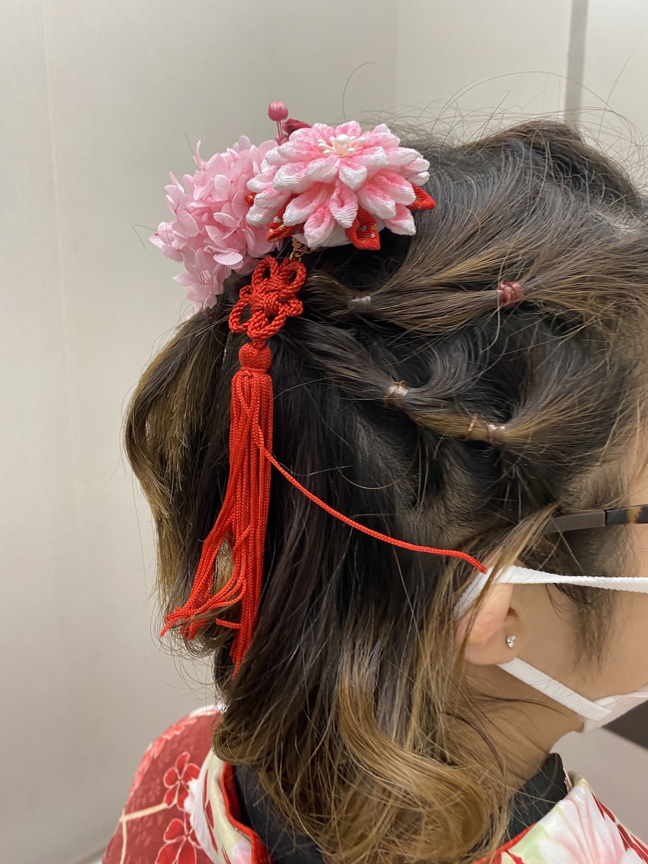 つまみ細工を体験することができます 成人式や卒業式の髪飾りを自分の手で作るための第一歩を応援！ イメージ2