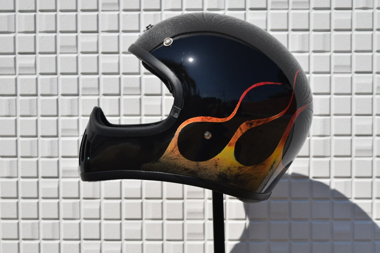 ヘルメットのカスタムペイントオーダー承ります プロの塗装屋がバイクに合ったヘルメットを作ります。 イメージ9