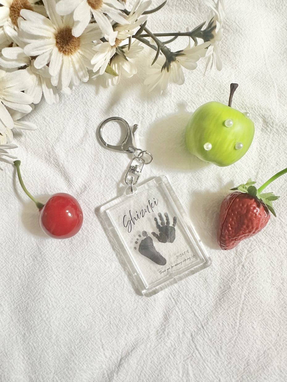 手形足形クリアキーホルダー作ります 手形足形で世界にひとつのクリアキーホルダーを作ります♡ イメージ1