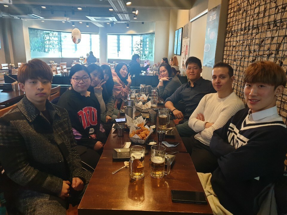 韓国語を教えます。そして翻訳も行います 日本育ちの韓国人ですのでどちらも自然にネイティブに訳します。 イメージ1