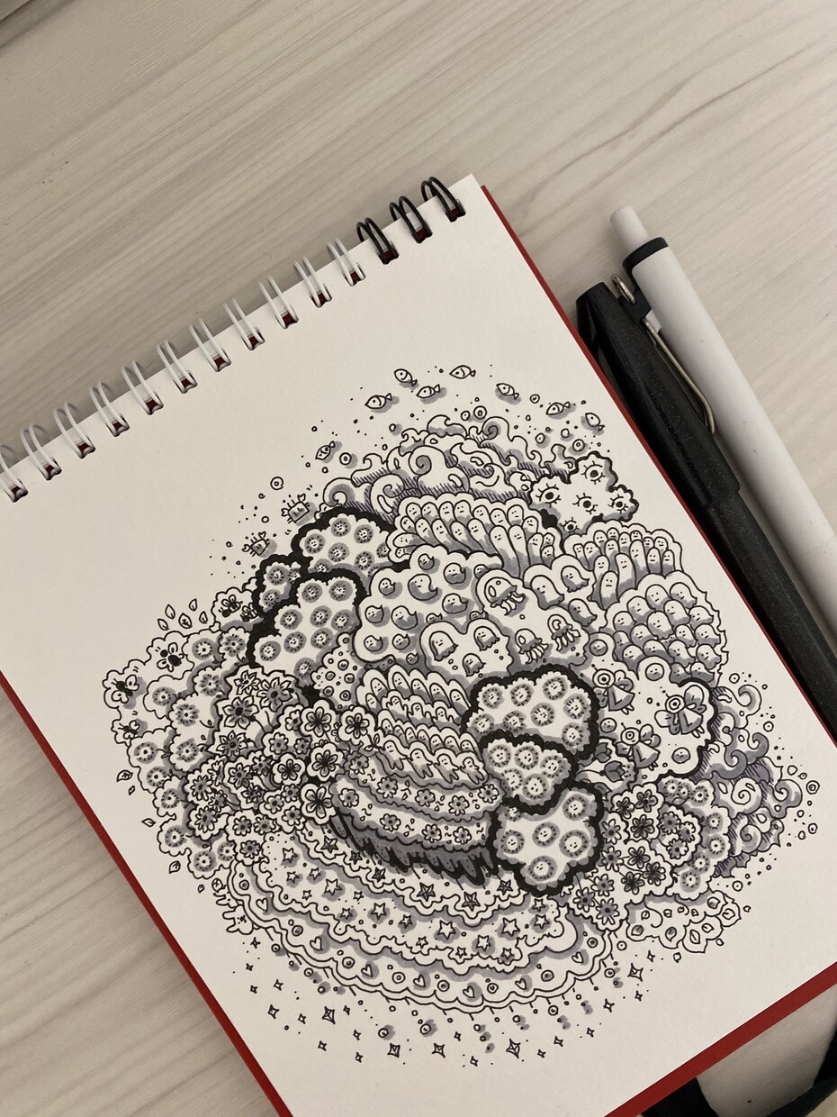 モノクロイラスト(アナログ)を販売してます 不思議で可愛らしい世界観のイラストを制作しています。 イメージ9