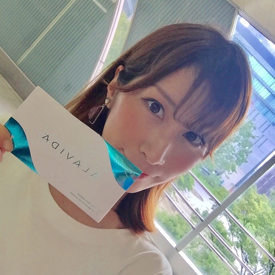 御社の商品と女性モデルでセルフ撮影できます 会社や倉庫などに、女性モデルがお伺いして簡易的な撮影できます イメージ6