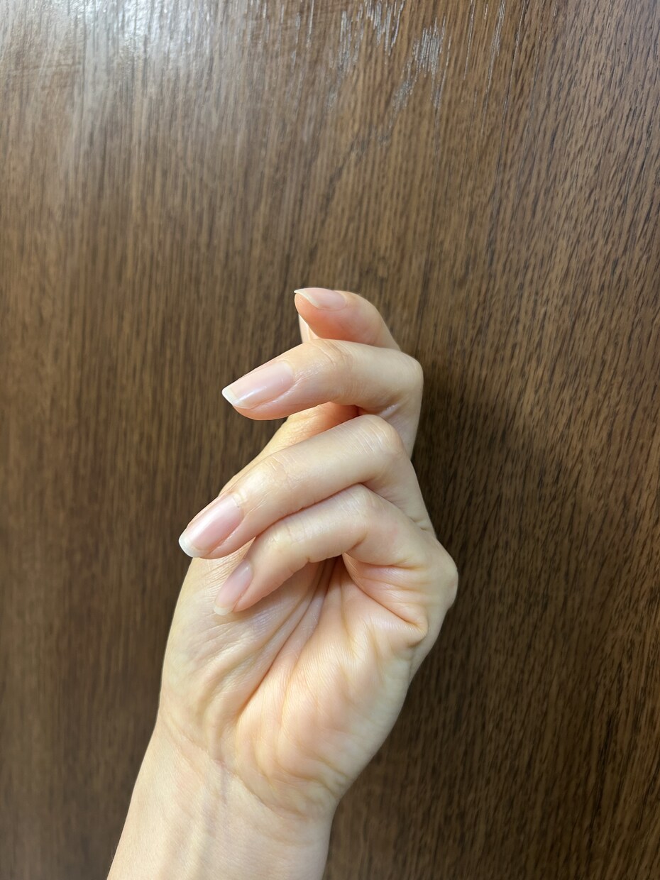ハンドモデル、ネイルモデル承ります 指が長く、特に爪の形に自信あります イメージ4