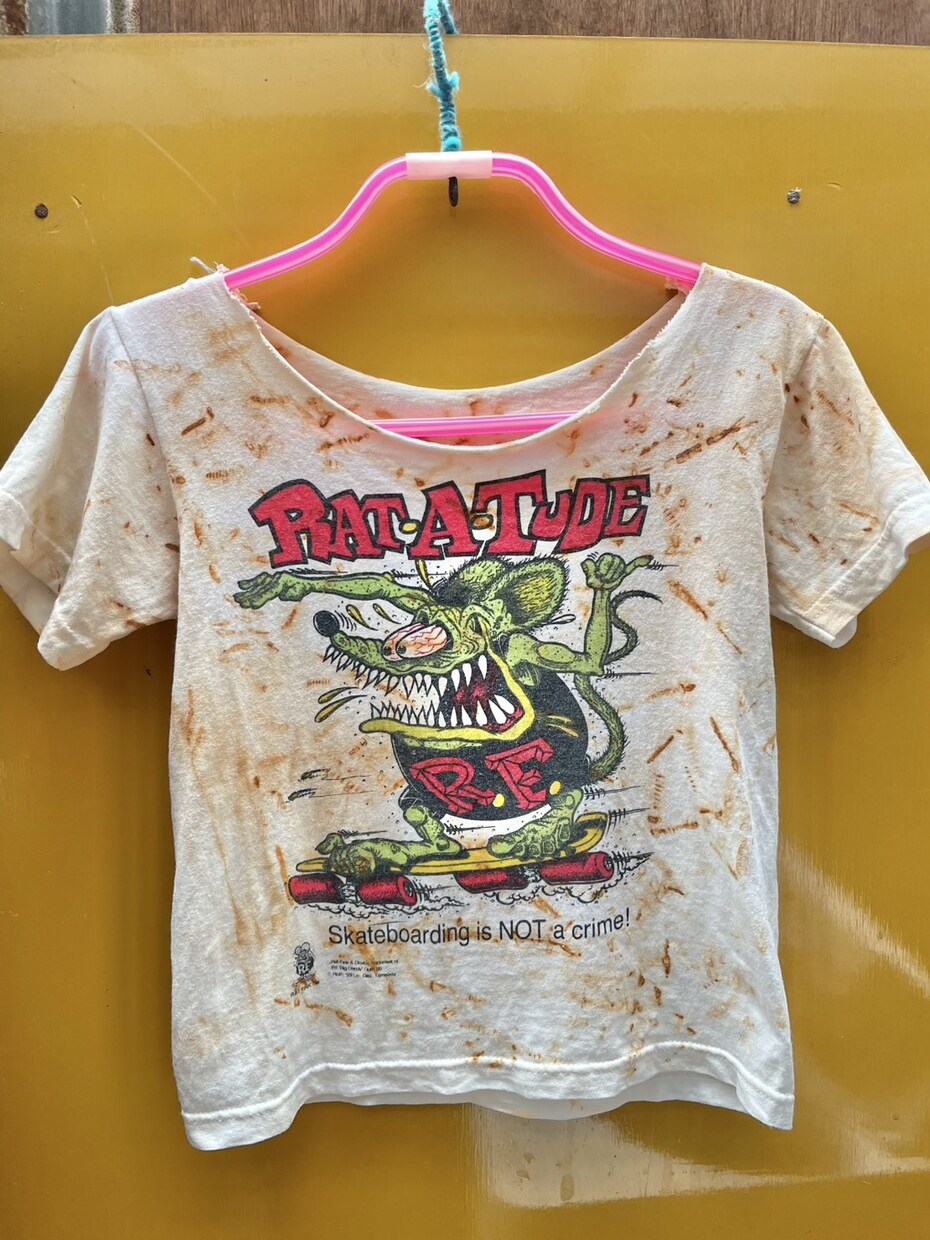 お手持ちのTシャツ/バッグを錆染めします 錆びた釘やねじを使用したインダストリアルな染色 イメージ1